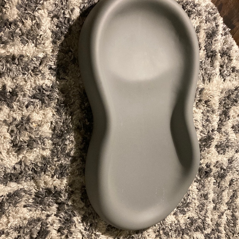 Keekaroo peanut changer. Gray. Perfect condition.
